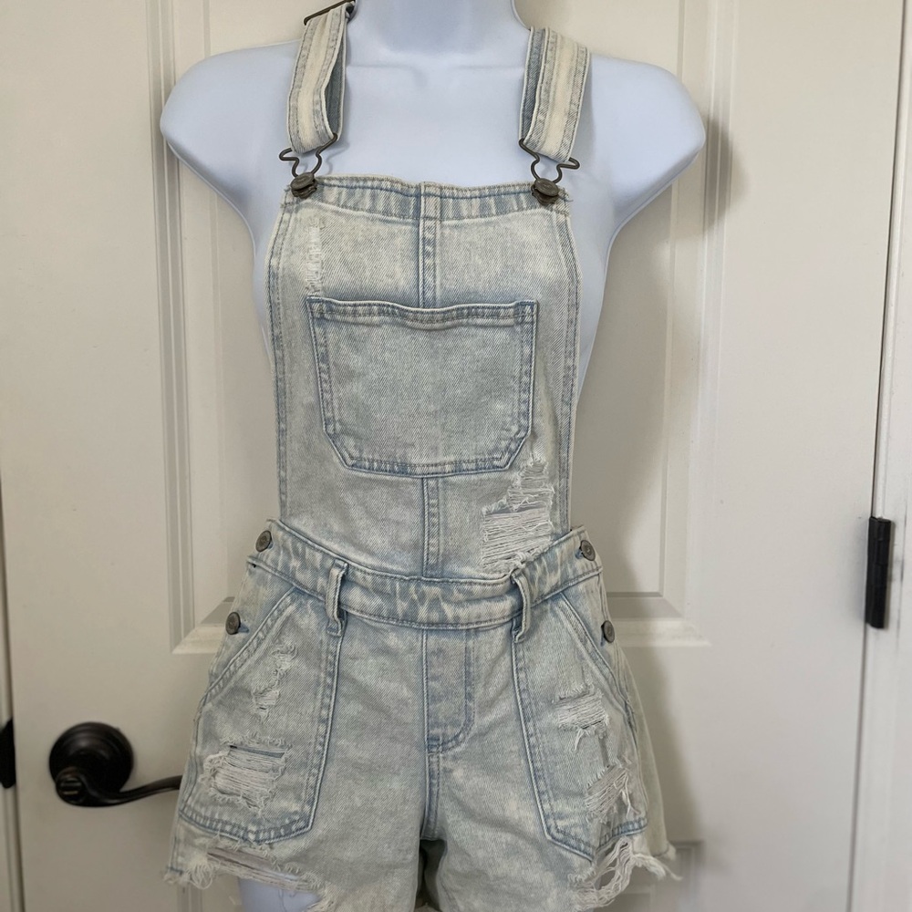 Hollister Light Wash Distressed Boyfriend Shorts Overalls
